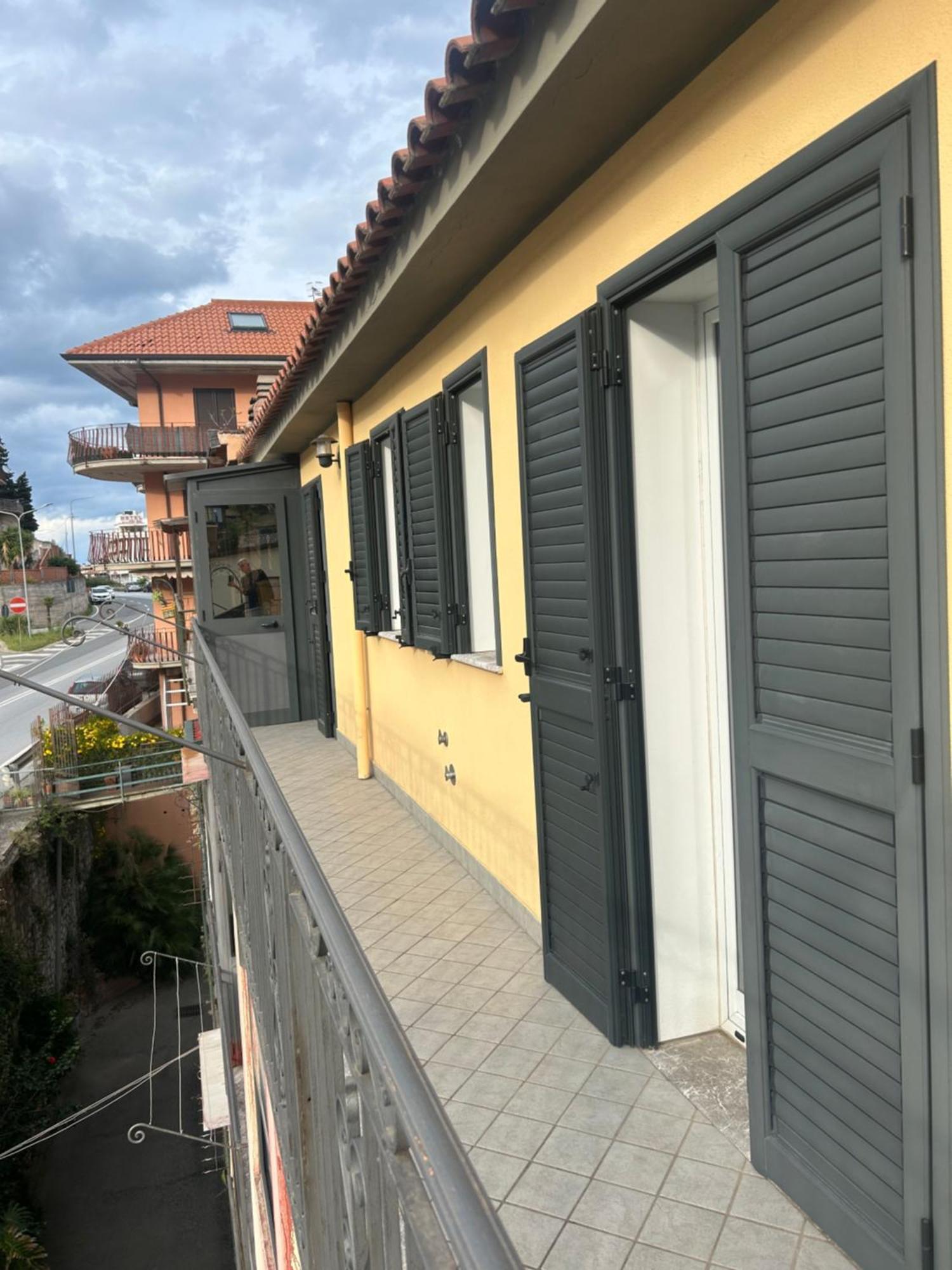 Апартаменты Casa Grazia Letojanni Mare Экстерьер фото